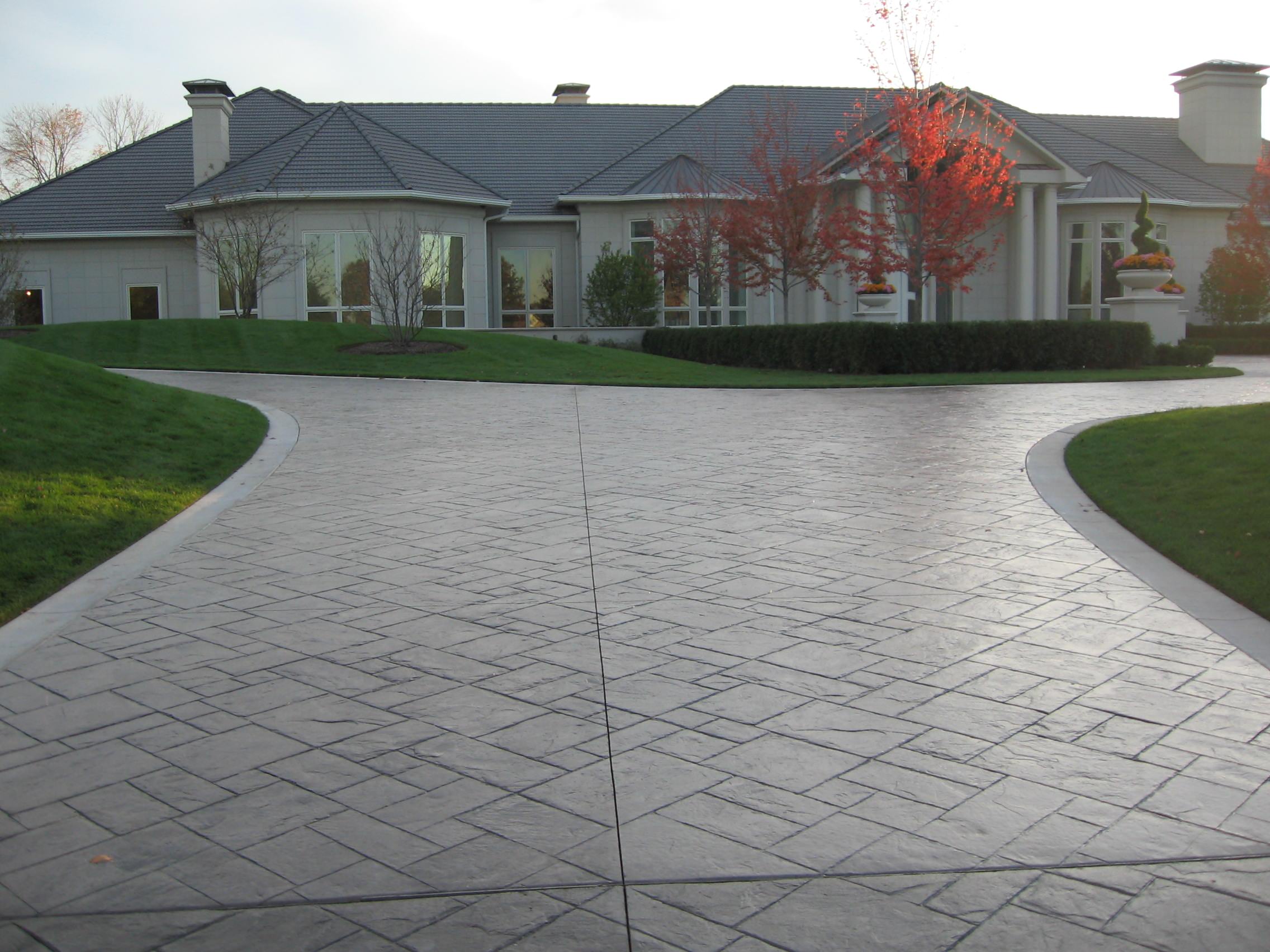 stamped-concrete-driveway-creative-concrete-inc-img~c971b6e20310e33b_14-7667-1-a448952[1]